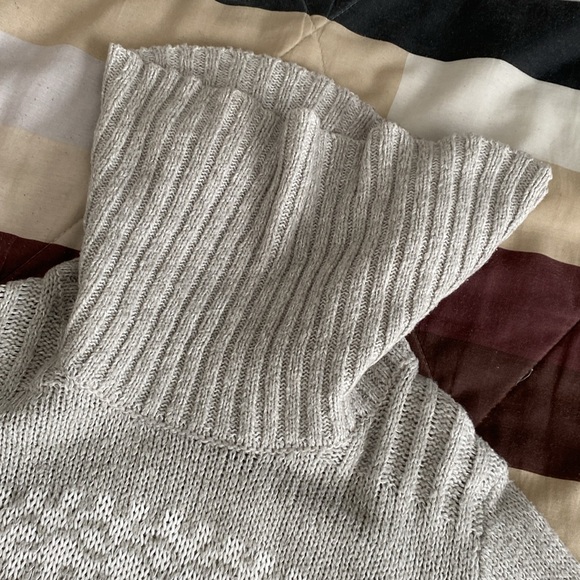 Dressbarn pale grey and white Nordic pullover Knit Cowl Neck Sweater ❄️ - Picture 12 of 17